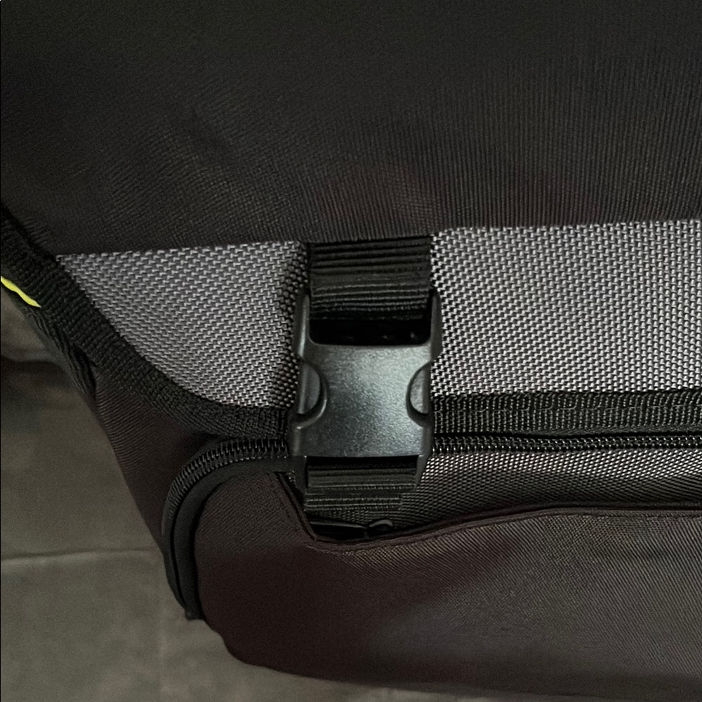 Targus Black Professional Laptop Bag with Padded Protection - Picture 10 of 12